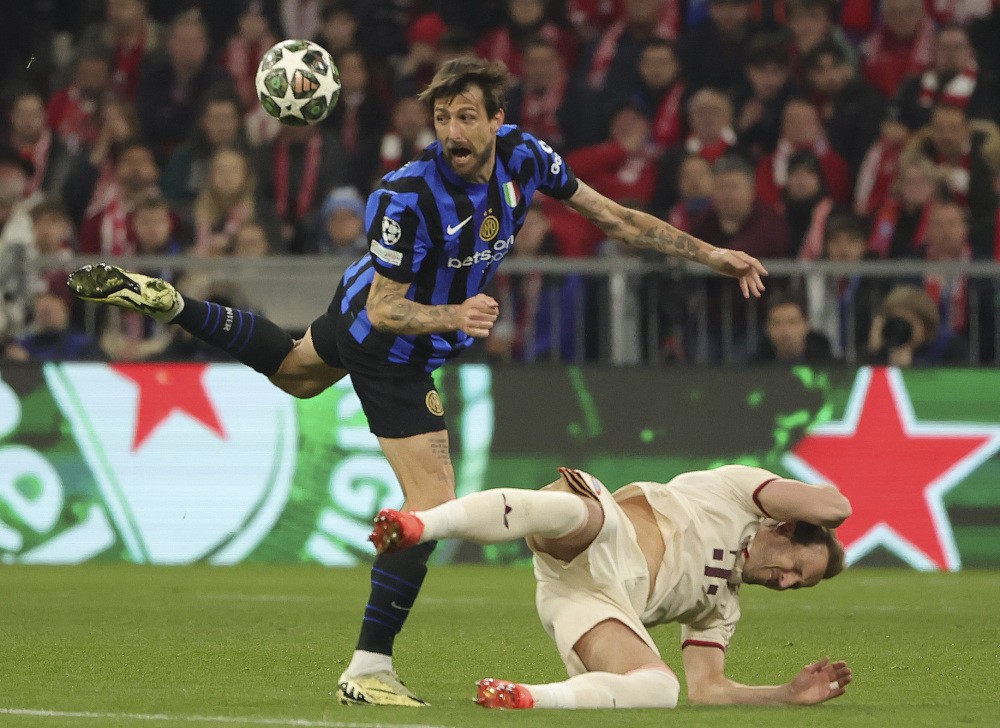 本赛季仅快船在三节结束落后时没赢过球，共计0胜14负（本季仅快船三节落后未曾翻盘：0胜14负）