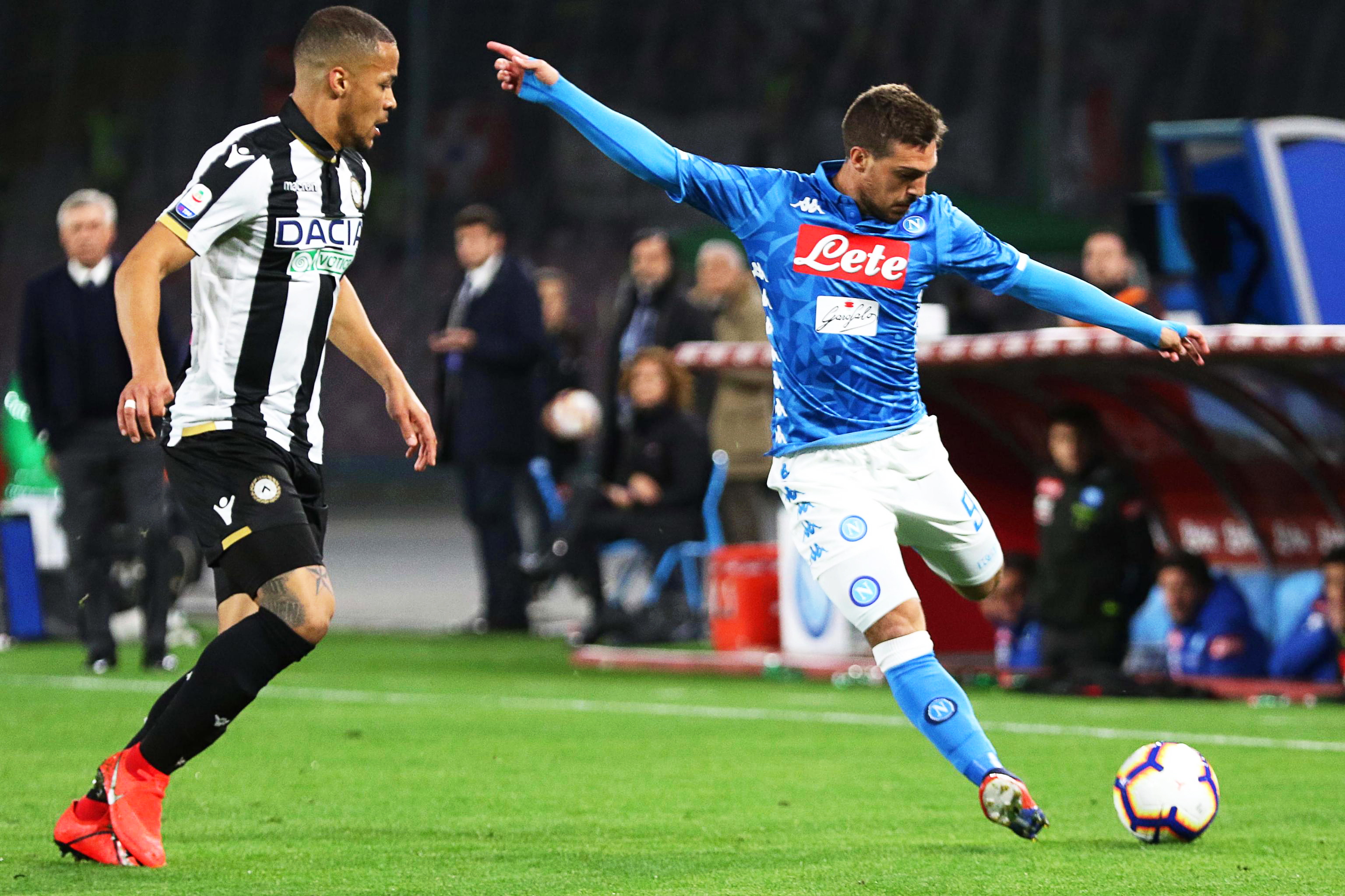 半场战报：热那亚1-1维罗纳，洛伦佐-科隆博建功，拉菲克-贝尔加利破门（半场战况：热那亚1-1维罗纳，洛伦佐-科隆博破门，拉菲克-贝尔加利扳平）