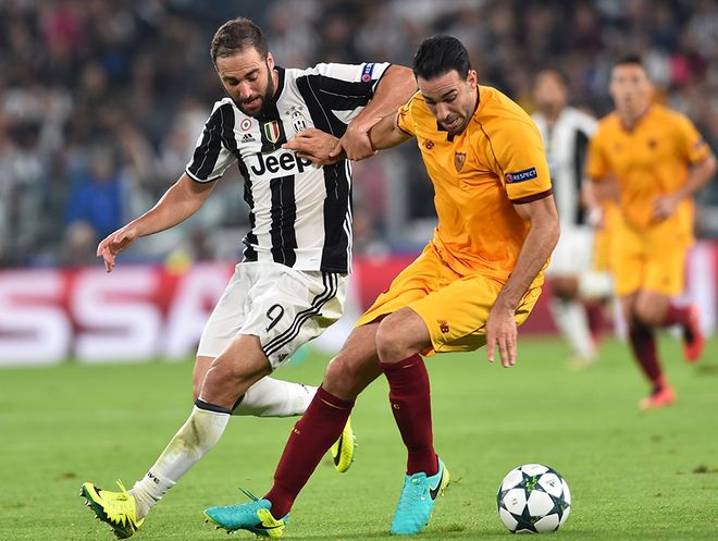 今晚，上海海港门将颜骏凌首发出场，迎来了他代表俱...（上海海港门将颜骏凌今晚首发，迎来代表球队的新里程碑）