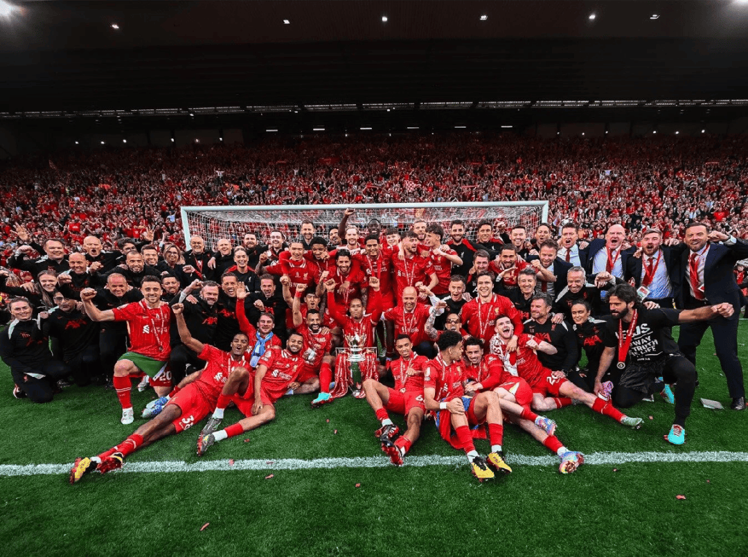 记者：狼队和塞维谈妥1700万欧签胡安卢，但球员想去那不勒斯（记者：狼队已与塞维利亚谈妥1700万欧引进胡安卢，但球员更倾向加盟那不勒斯）