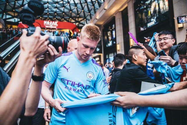 TA：纽卡继续在欧冠中高歌猛进；丹-伯恩的头球破门无与伦比（TA：纽卡欧冠再下一城；丹·伯恩无解头槌建功）