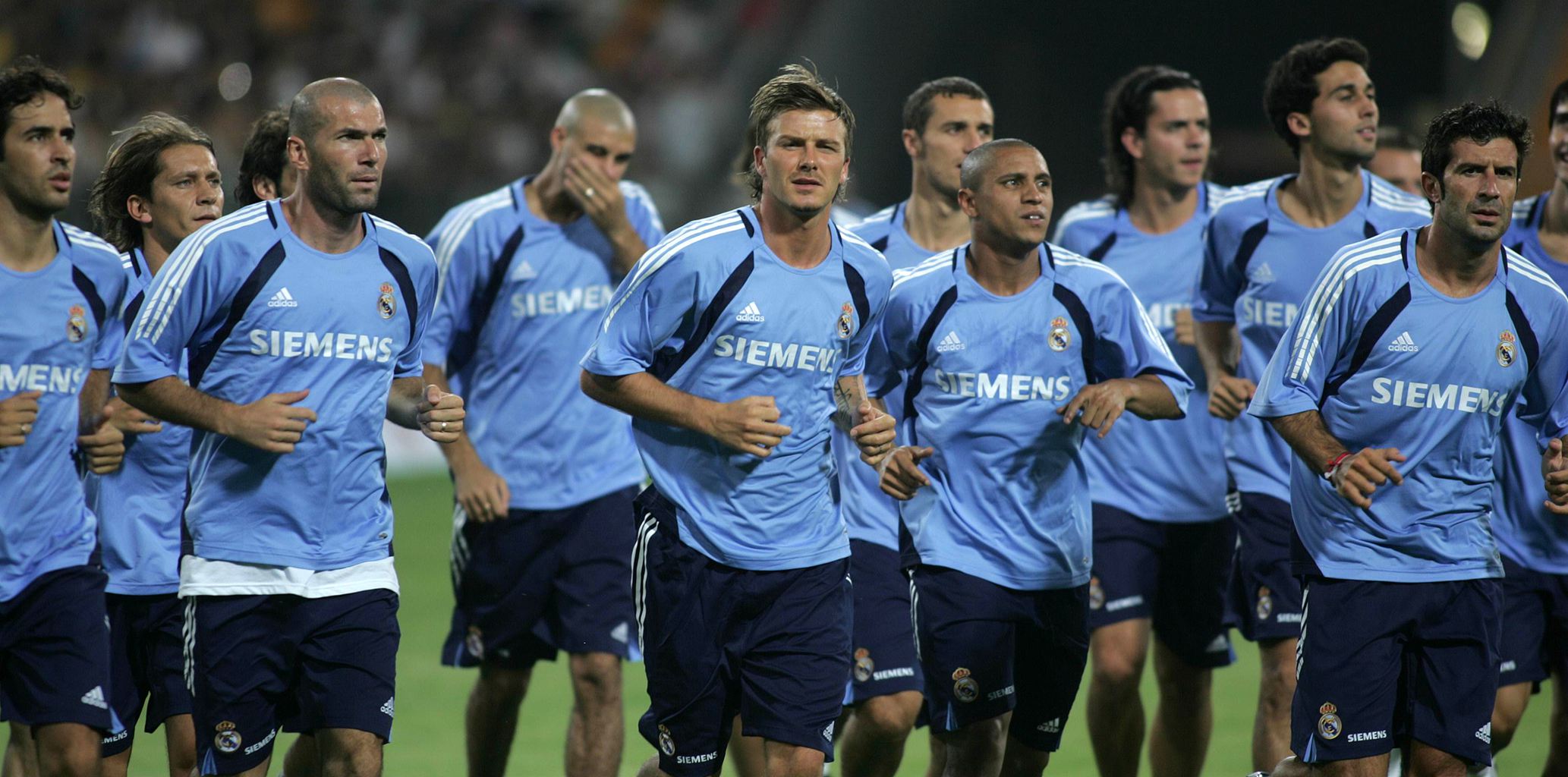 成都蓉城主帅徐正源获三年合同，球队续约并引进强援，有望冲击双冠王。（成都蓉城与徐正源签三年新约，续约核心引进强援，剑指双冠）