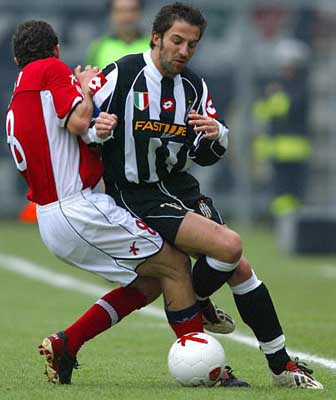 利物浦vs皇马：阿诺德替补，姆巴佩出战，维尔茨、萨拉赫首发（利物浦迎战皇马：阿诺德替补待命，姆巴佩登场，维尔茨与萨拉赫先发）