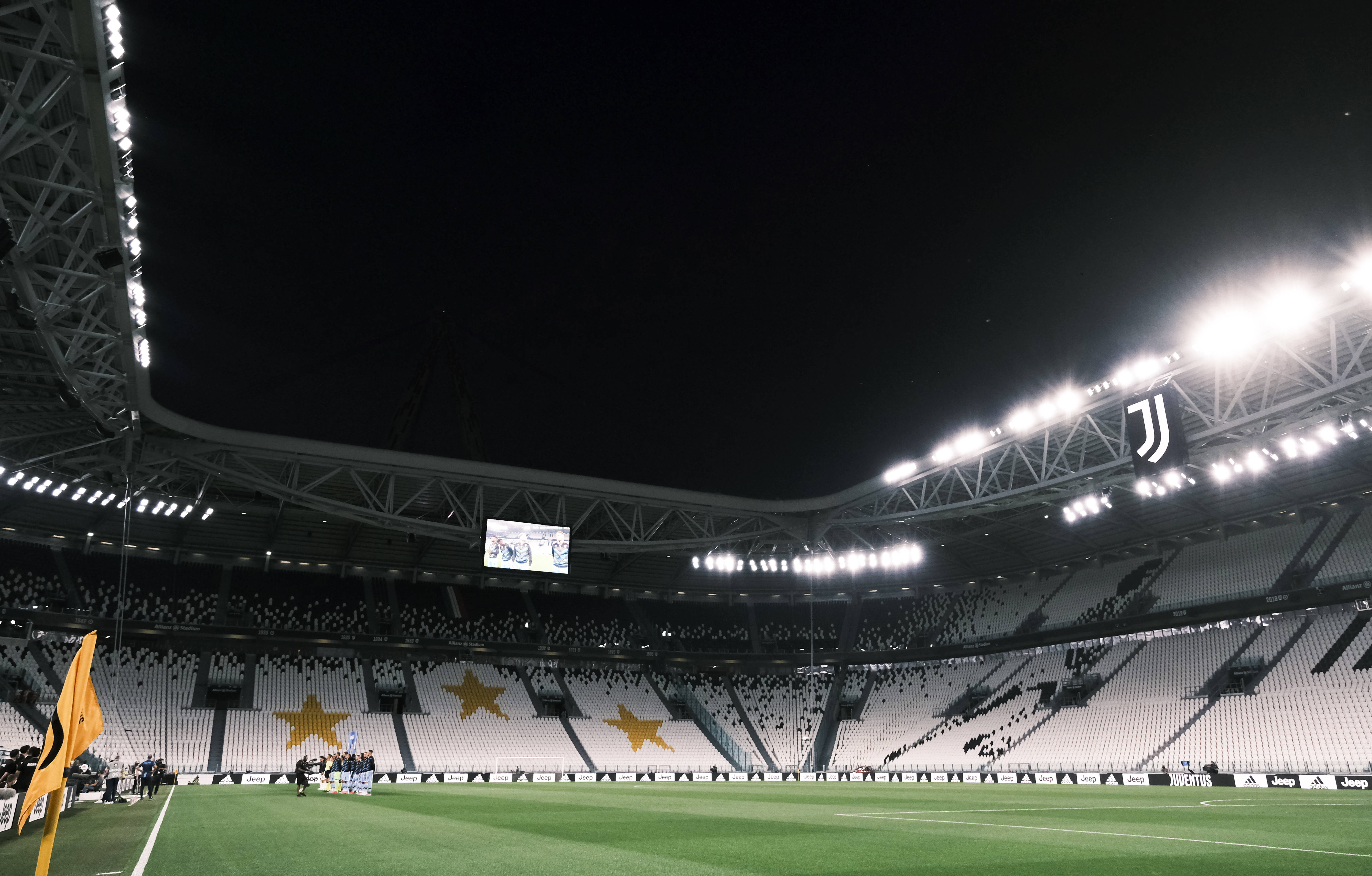 波兰主帅：即使踢得丑陋也要赢球；扎莱夫斯基染黄让我恼火（波兰主帅：胜利压倒一切，哪怕踢得难看；扎莱夫斯基的黄牌让我不满）