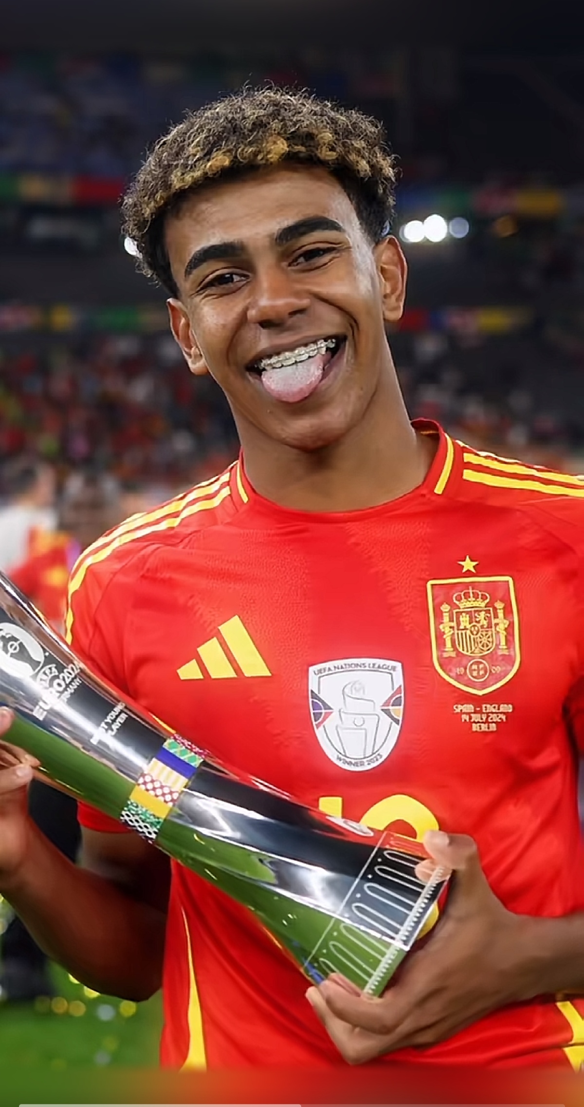 黄希扬：向余望在国奥遭受巨大质疑，归队后每个人都在鼓励他（黄希扬：向余望在国奥饱受质疑，回归后得到全队鼓励）