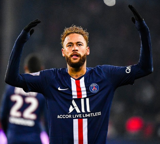 看了四年球了，在专科有一段时间刷抖音频繁给我推多...（看球四年，专科那会儿刷抖音老是给我推多...）