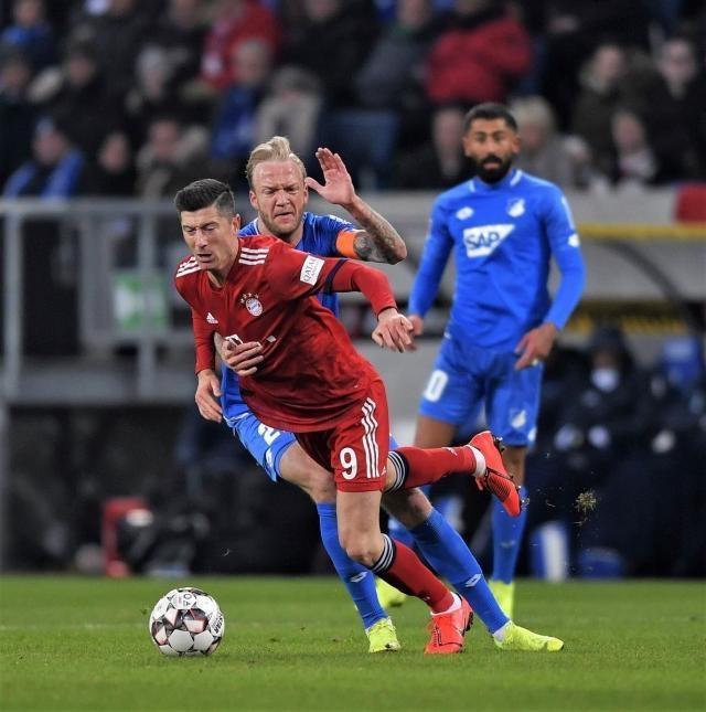 苏格兰女足队长卡思伯特与中国队比赛时头部受伤，被紧急送医（苏格兰女足队长卡思伯特在对阵中国队时头部受伤，紧急送医）