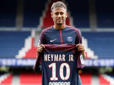 28290分破纪录！哈登总得分正式超越安东尼 升至NBA历史第十位（哈登生涯总得分达28290分 超越安东尼升至NBA历史得分榜第10位）