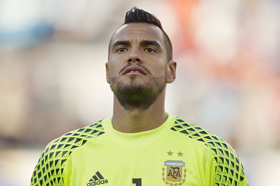 布朗本赛季第13次砍下30+，上赛季含季后赛仅10次（布朗本季30+已达13场，上季含季后赛才10场）