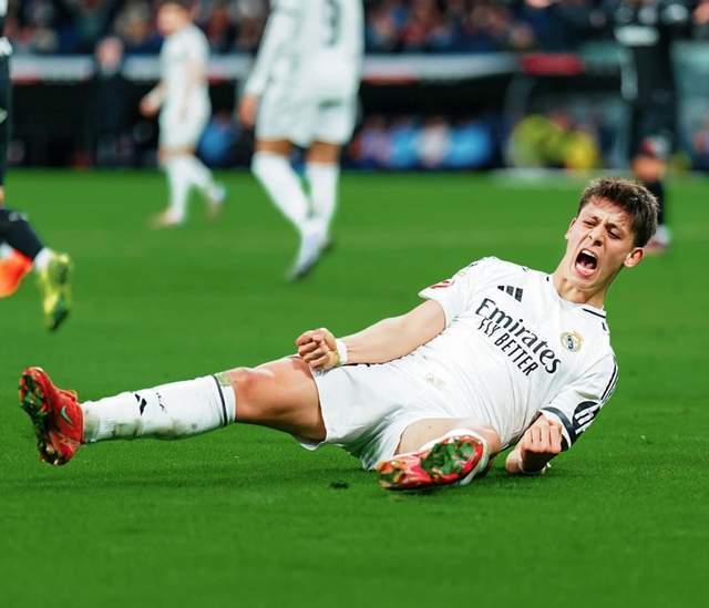 东契奇末节爆发 独行侠完成翻盘（东契奇末节发威 独行侠逆转取胜）