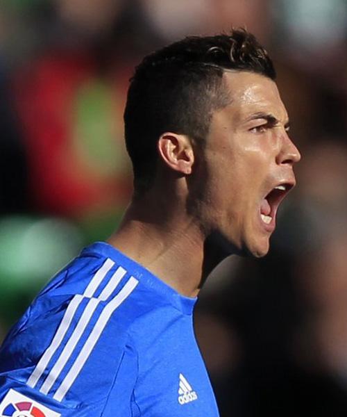 亚泰官方：对刘议阳实施“三停”；此前他被女友控诉出轨、裸聊（长春亚泰官宣对刘议阳执行“三停”，其此前遭女友指控出轨与裸聊）