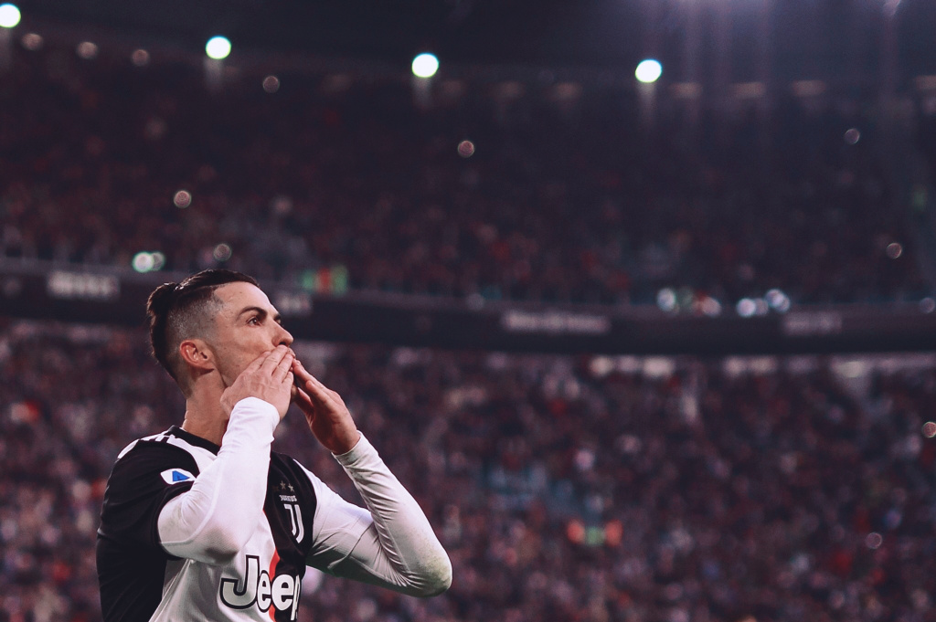 孔帕尼：塔帅说赢了欧洲最强球队？没人会在11月自认为是最强（孔帕尼回应塔帅言论：说击败欧洲最强？11月没人会自封最强）